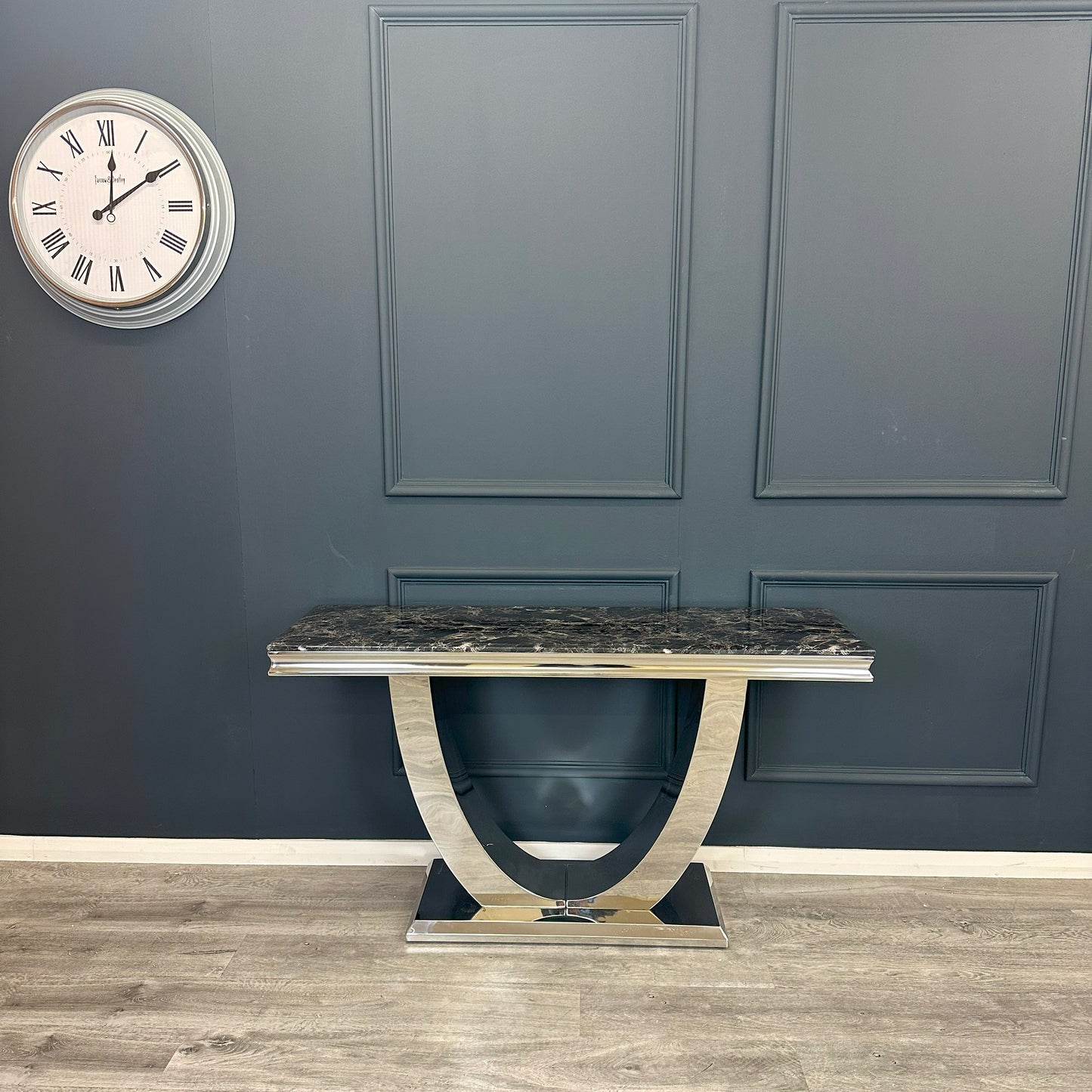 Arial - Console Table