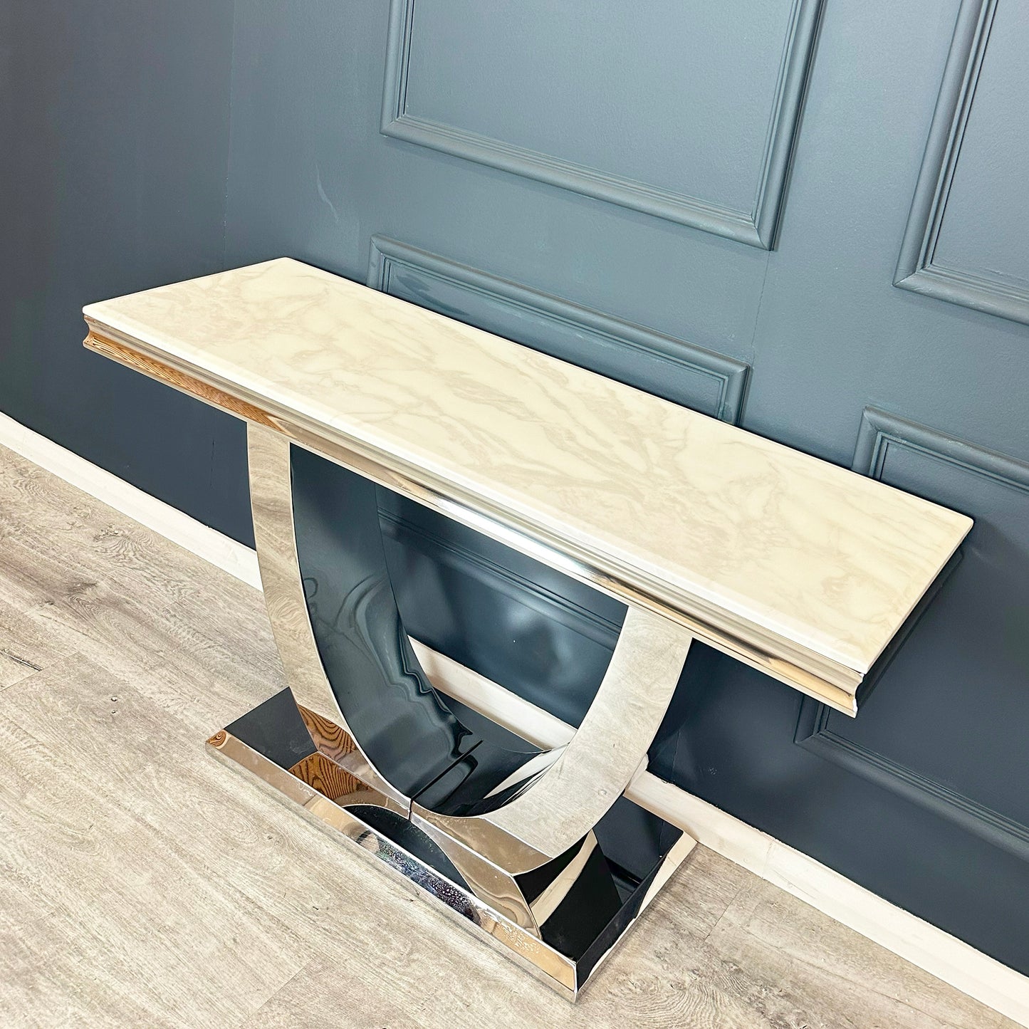 Arial - Console Table