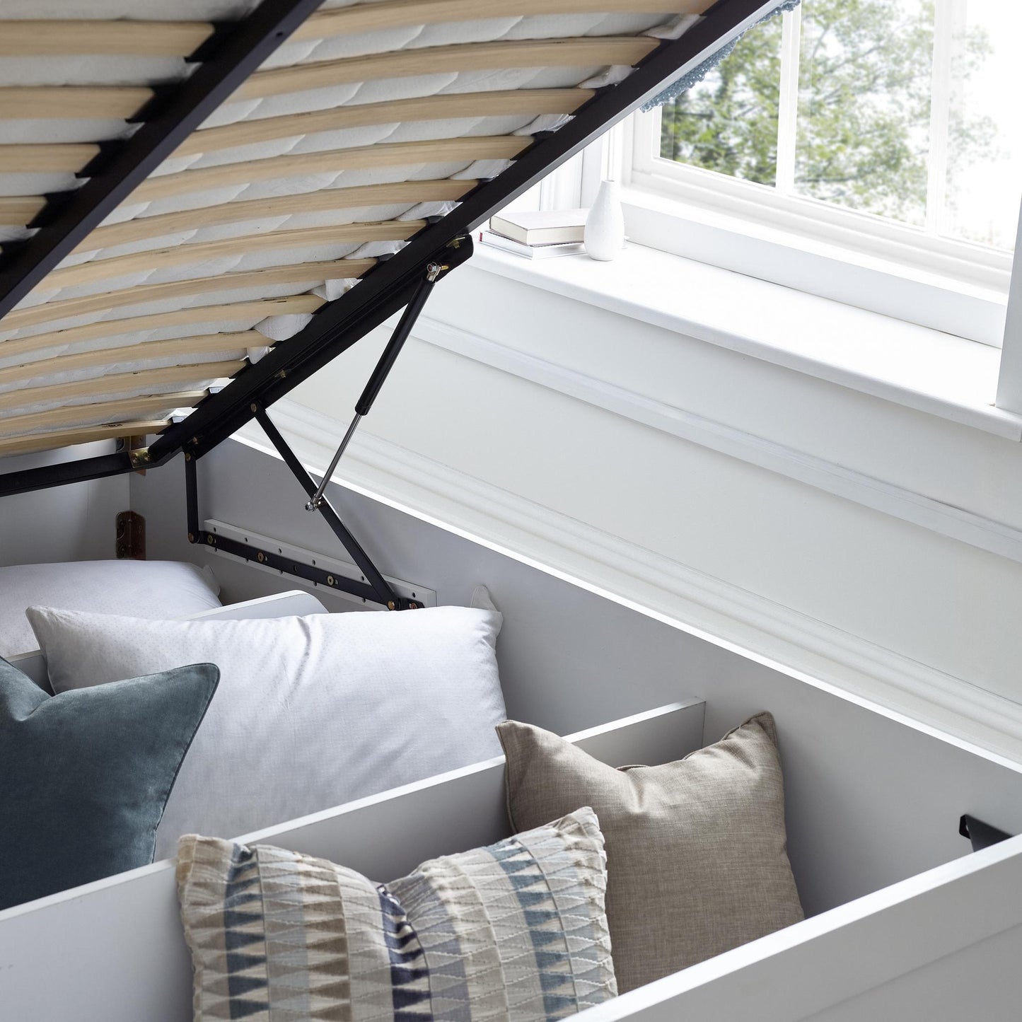 Arizona - Wooden Ottoman - White 